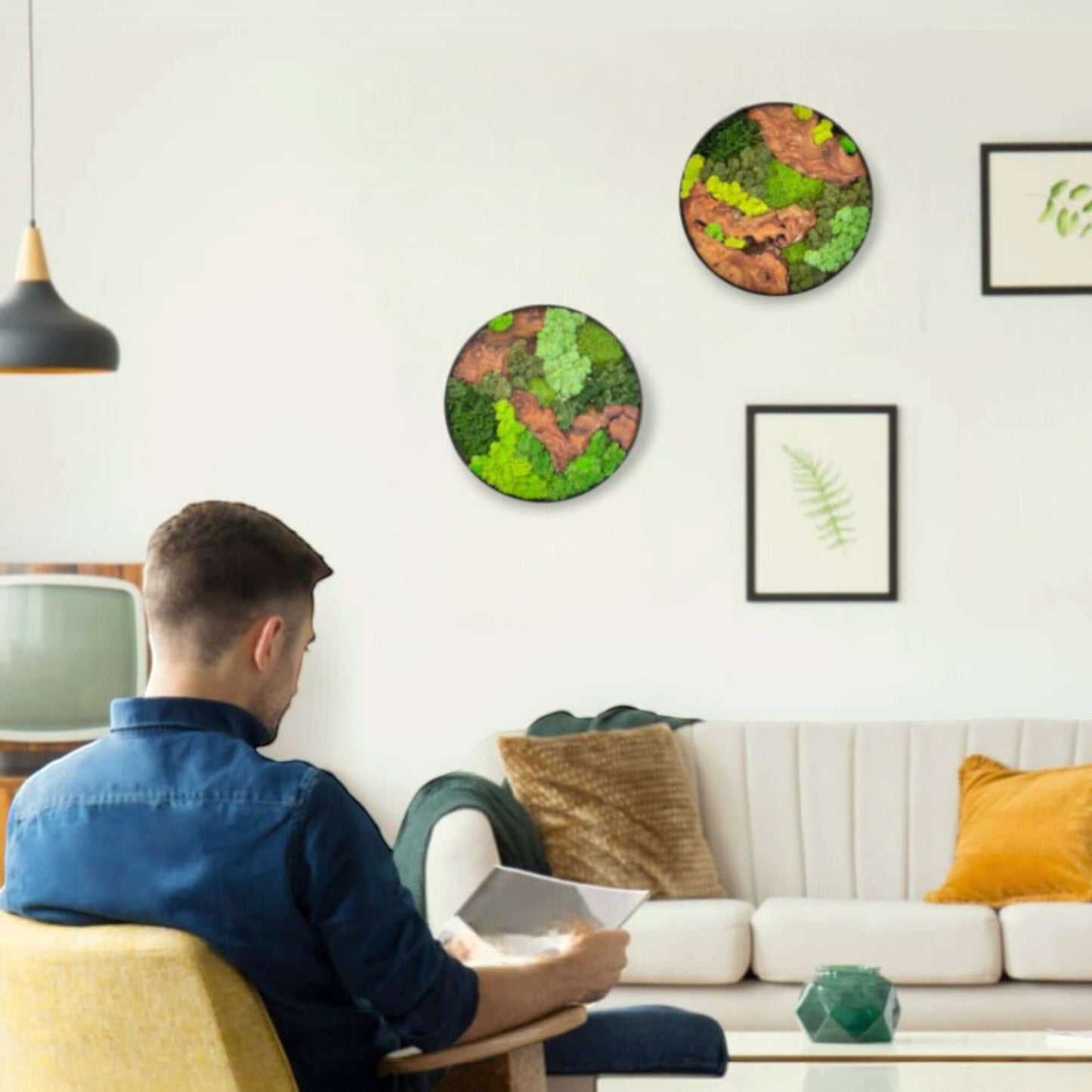Round Cedar Wood Moss Wall Art Displayed in Modern Living Room - Natural Décor for Relaxing Spaces